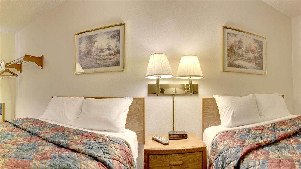 Super 8 By Wyndham West Plains Motel Екстериор снимка